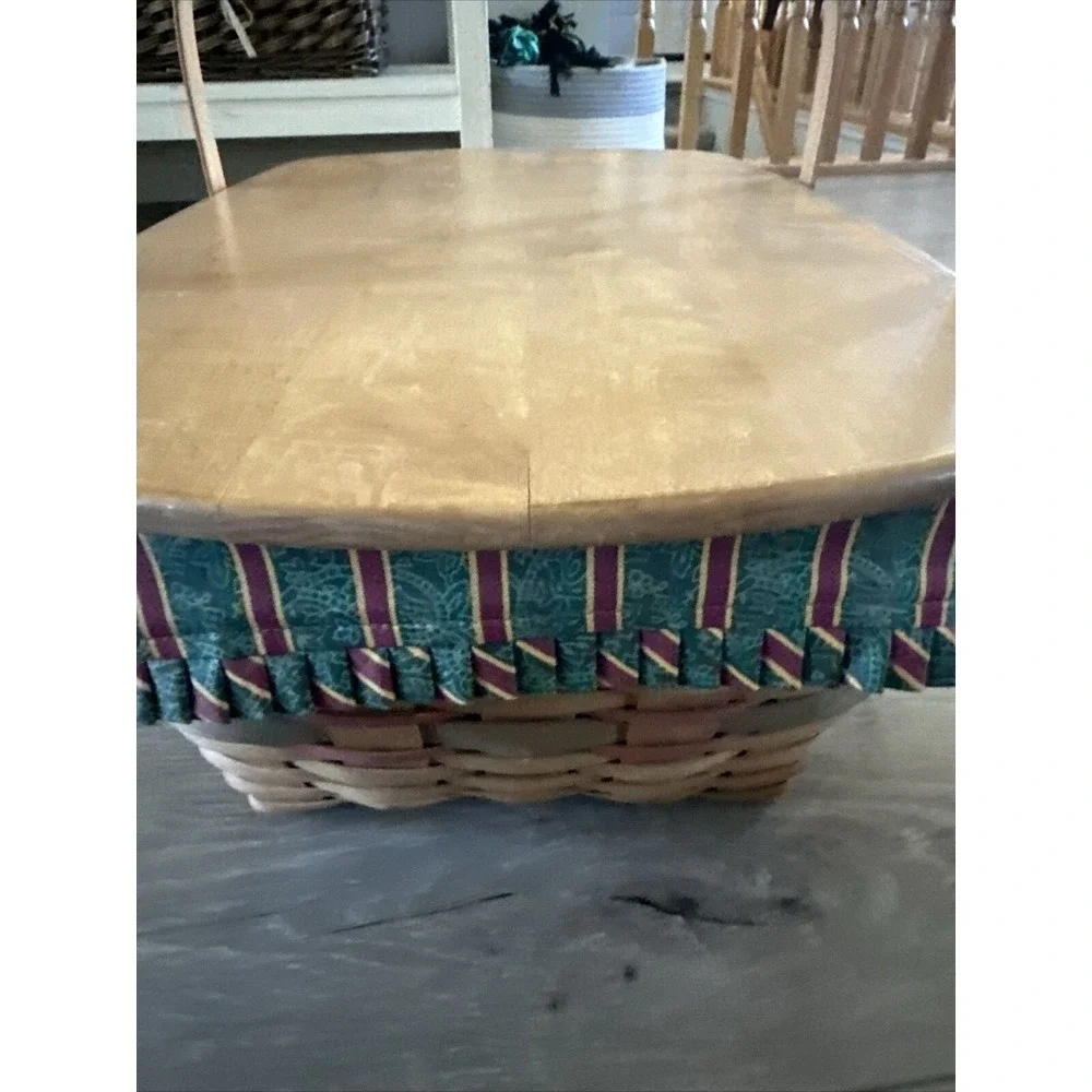 1996 Collector's Edition Longaberger Large Picnic Basket w/ Lid, Liner, & Insert